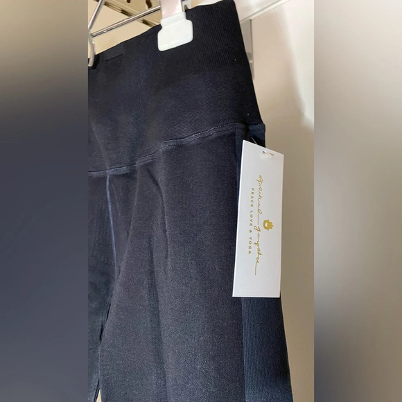 NWT Spiritual Gangster Black w/Gray Stripe Seamless Compression Leggings M/L - Picture 5 of 7